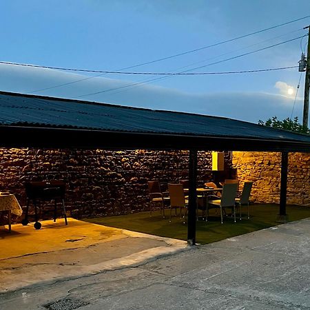 Tom Rocky'S Farmyard Villa Темпълмор Екстериор снимка