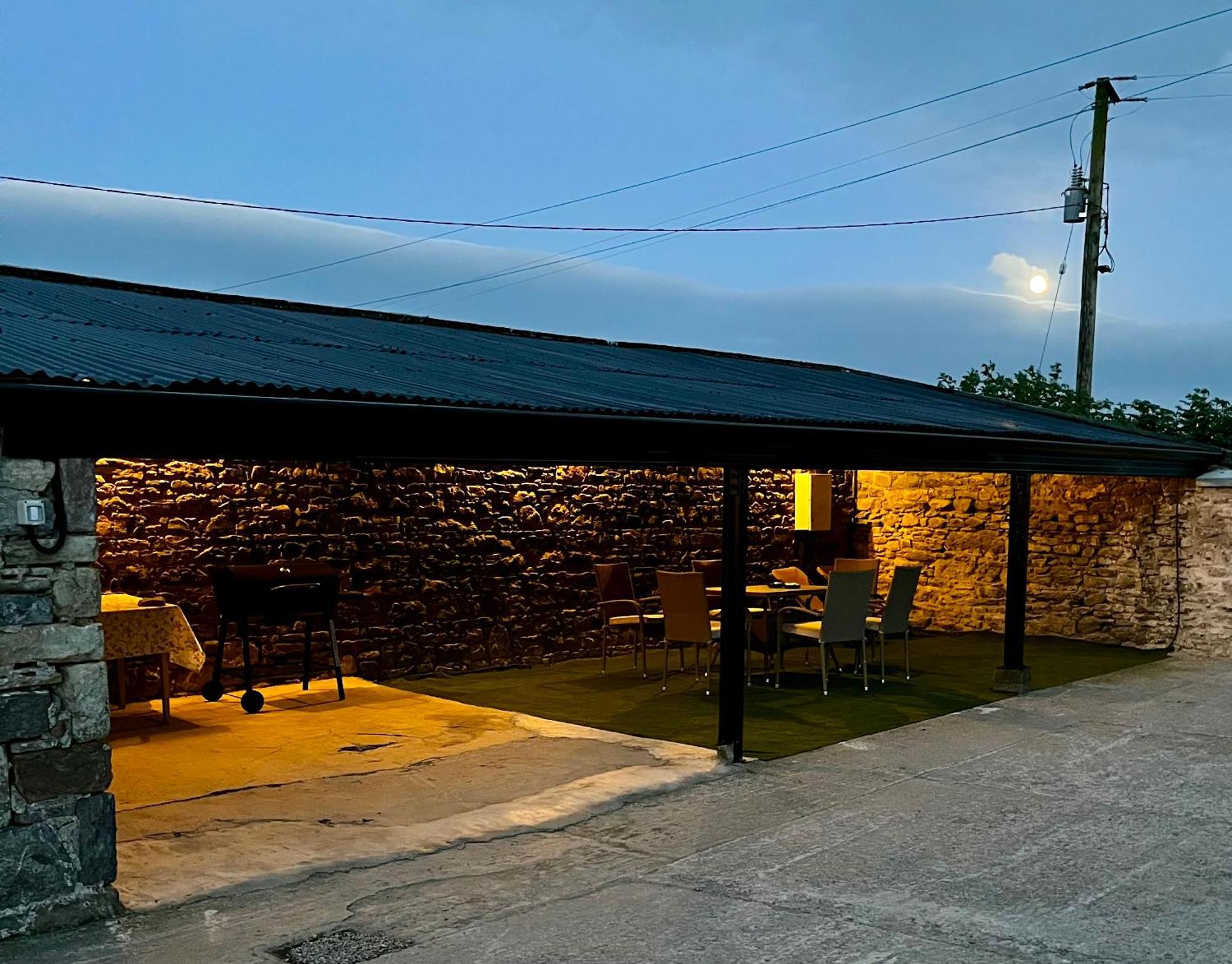Tom Rocky'S Farmyard Villa Темпълмор Екстериор снимка